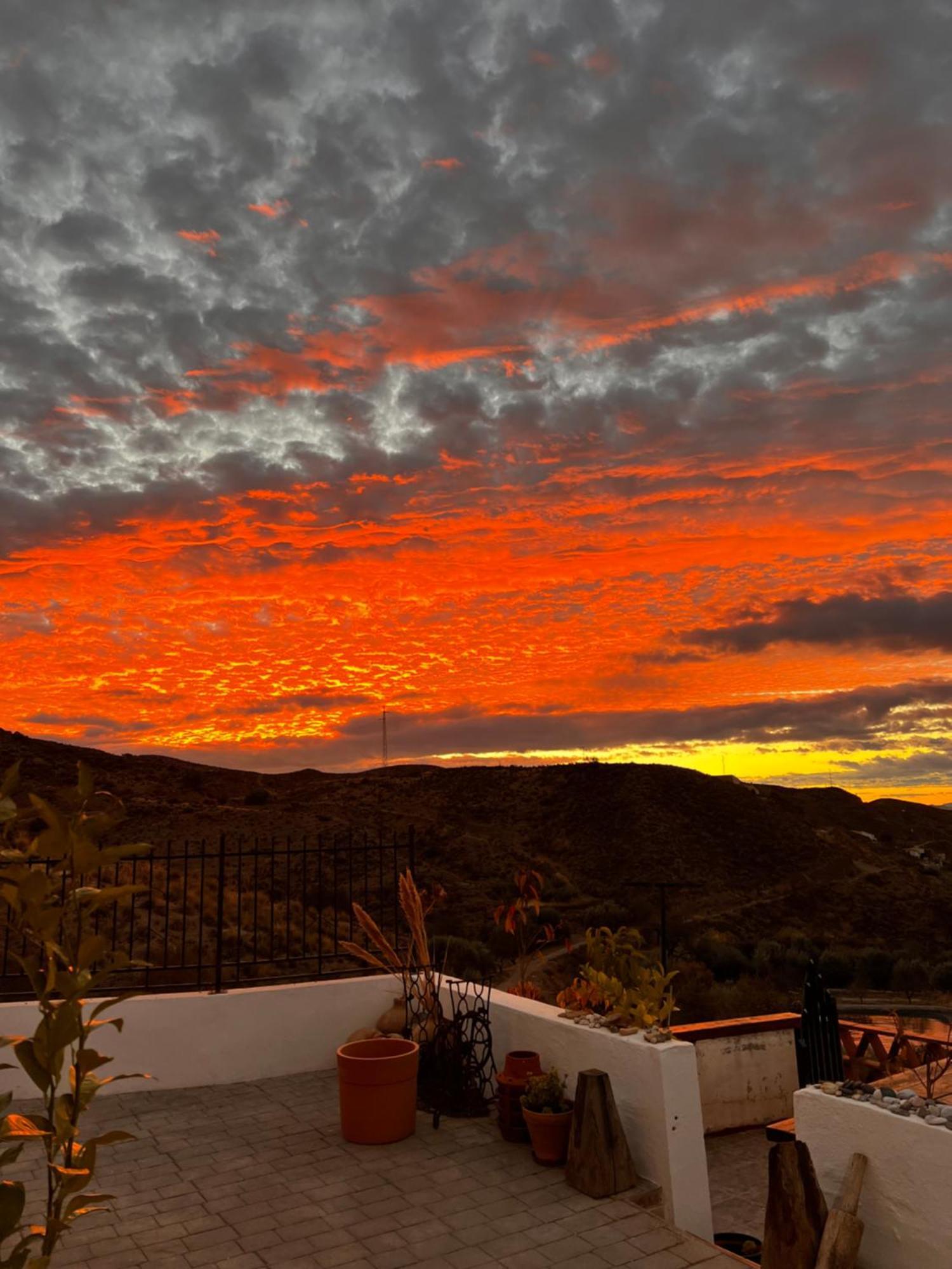 Rambla Retreats Apartment Rojo With Shared Pool & Hot Tub Stunning Views In Oria Exterior photo